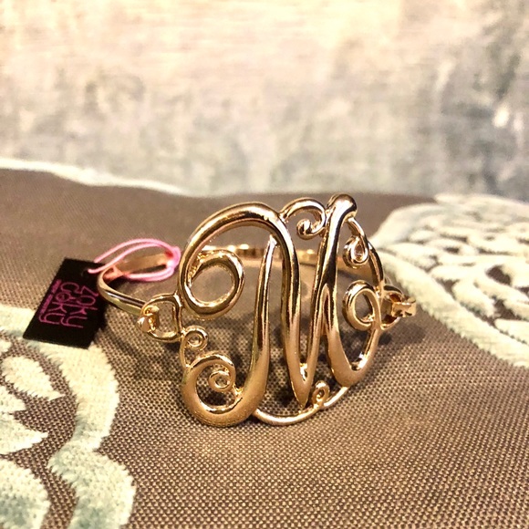 What's your initial? Bracelet, boxed and NWT🎀 - Picture 8 of 8